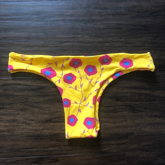 Bathsuit bottoms - Picture 1 of 4